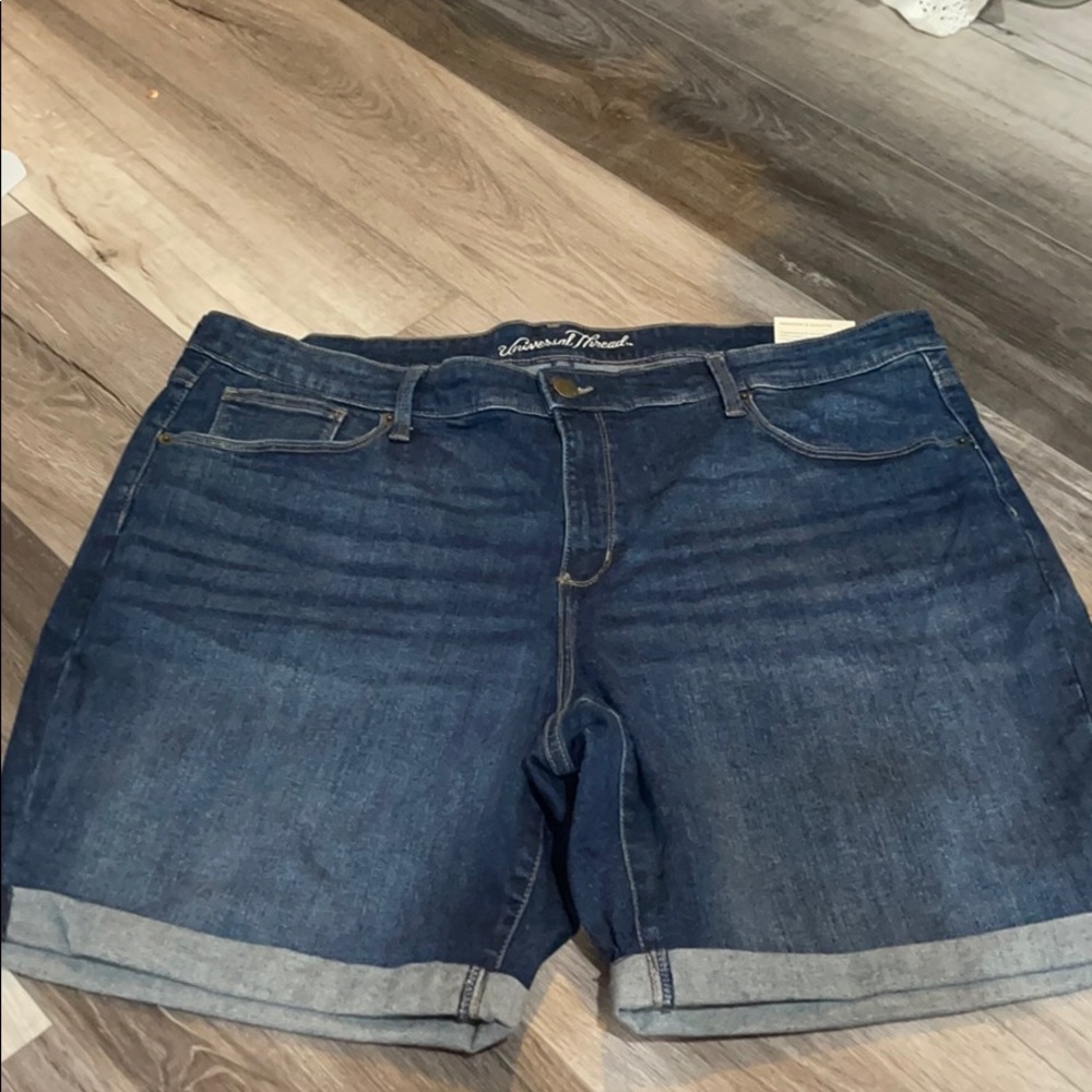 Universal Thread shorts